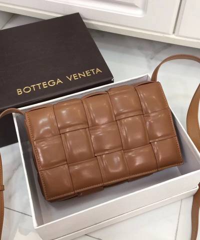 Сумка Bottega Veneta Padded Cassette Bag Brown